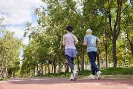 曾经的前场搭档！安东尼和拉什福德拥抱这一刻，你想到了什么？