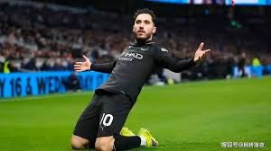 牌九实战：揭秘“变牌衣”等高科技老千工具在骨牌局中的伪装。（牌九对局观察：揭露“变牌衣”等高科技作弊装置在骨牌桌上的隐匿伪装）