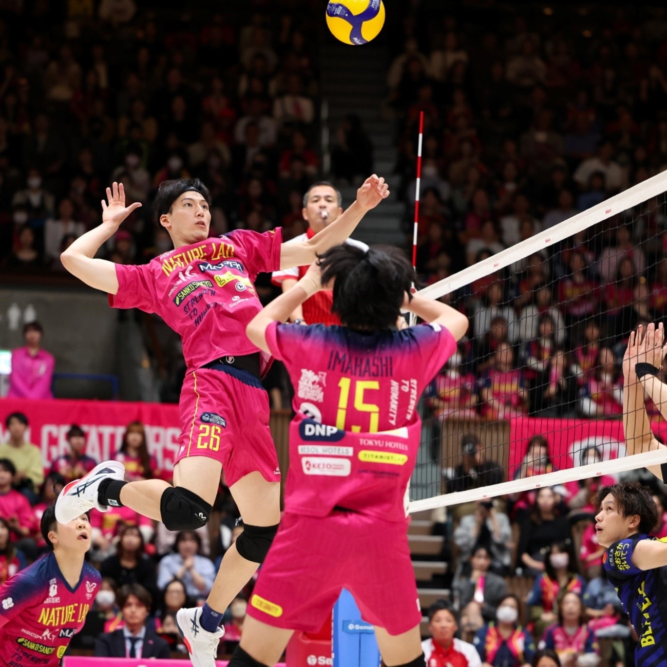 德甲变天？43岁阿隆索造奇迹！率队连扳3球+补时